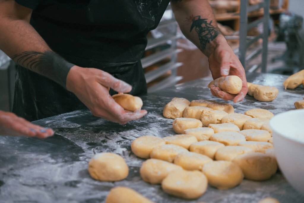 Brioches à Tête faconage